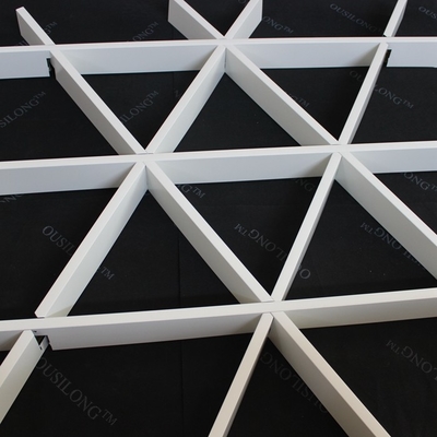 Rodillo que cubre el panel de aluminio del triángulo de rejilla del techo de aluminio interior del metal para Pasillo que hace compras