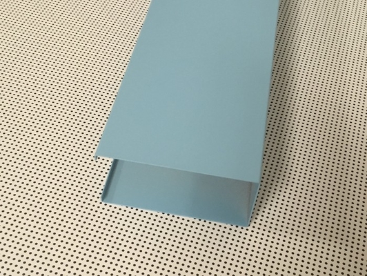 Altura linear en forma de &quot;U&quot; de aluminio revestida 100m m de la anchura 50m m del techo del metal del polvo azul