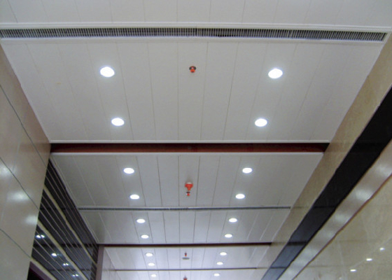 Caiga el panel de aluminio abajo suspendido K del techo del metal formado/derecho afile para las salas de exposiciones