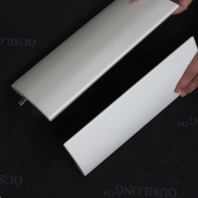 Grueso de aluminio decorativo modificado para requisitos particulares blanco de la forma curvada 1.5m m 2.0m m de la hoja del panel