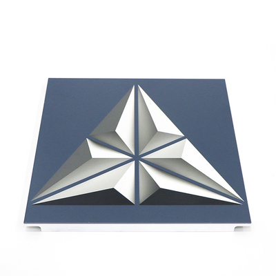 tejas artísticas del techo del triángulo de 300mm*300m m, techo falso impreso del marco abierto del aluminio para Pasillo