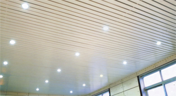 El edificio adornó el techo de aluminio suspendido de la tira, el panel arquitectónico falso del metal interior