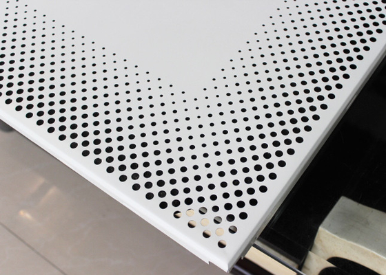 El clip de aluminio en el panel de techo teja la perforación redonda ISO9001 del agujero de 0.7m m