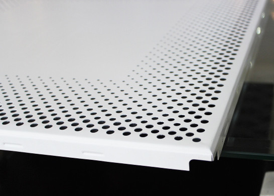 Panel de techo de metal perforado de aluminio / Panel de plataforma de perforación de orificio redondo