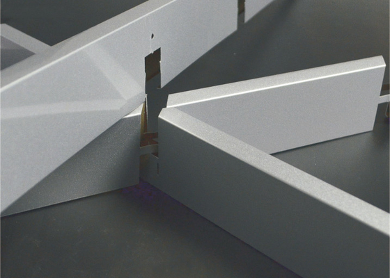 Rejilla de aluminio GB colgado al techo/T28001-2011 del metal del triángulo interior del ornamento