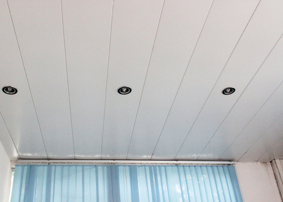 Techo de aluminio de la tira de la capa del polvo de RAL 9010, tejas decorativas del techo del edificio de oficinas